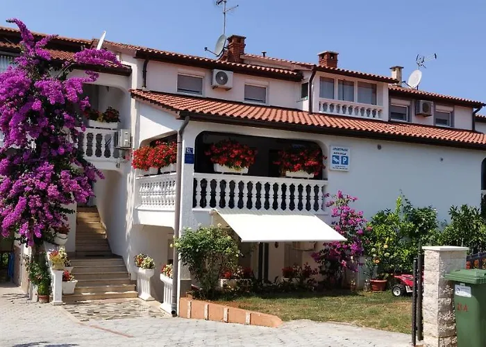 House Lucija Апартаменти *