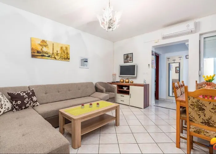 Апартаменти House Lucija *