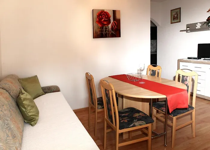 House Lucija Апартаменти