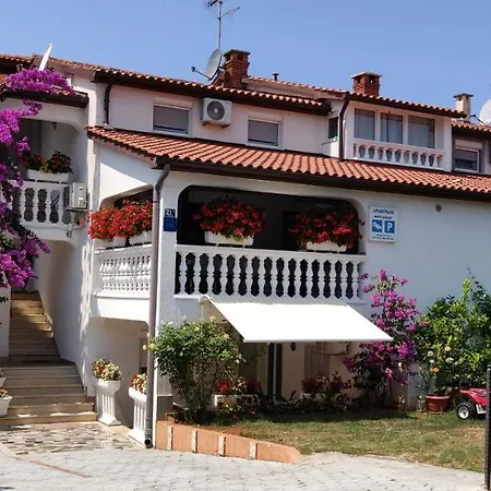 House Lucija Apartman *
