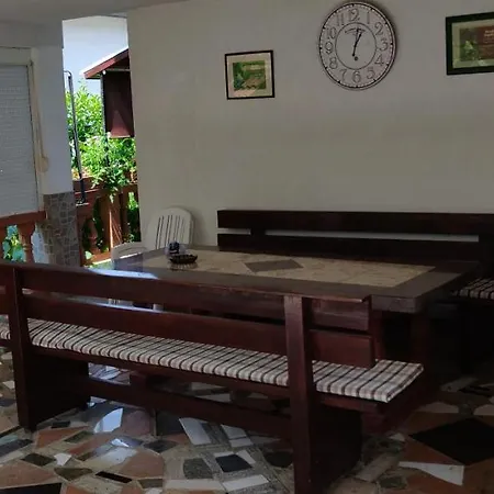 House Lucija Apartman *