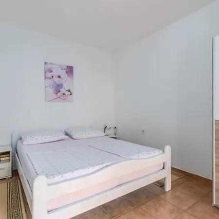 Apartman House Lucija *