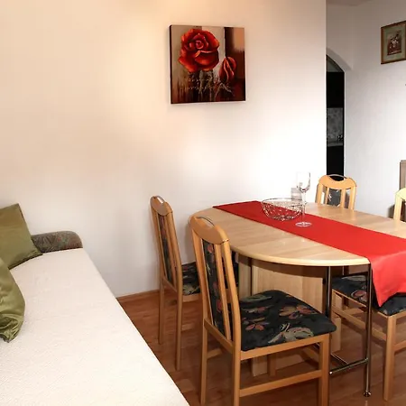 House Lucija Апартаменти